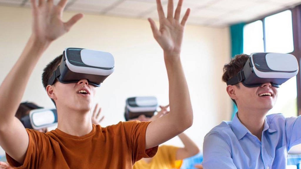 Students using VR headsets 