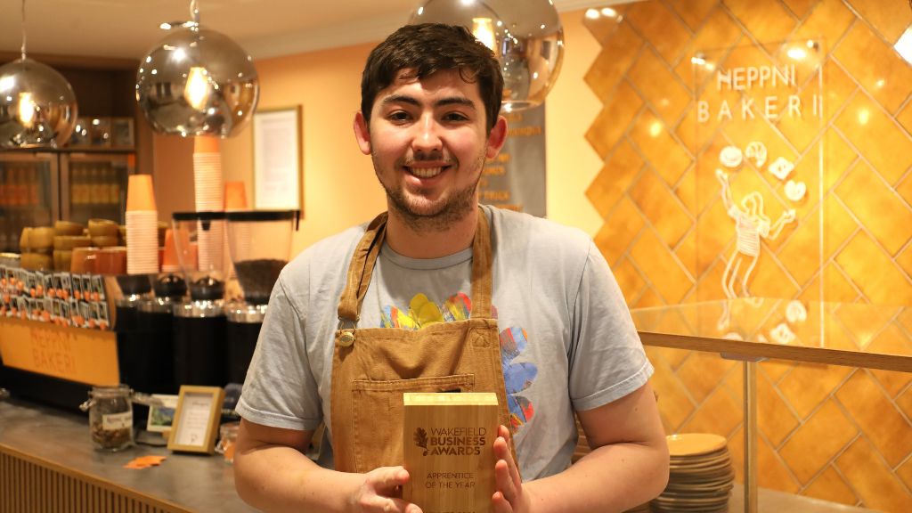 Student with Apprentice of the Year Award 