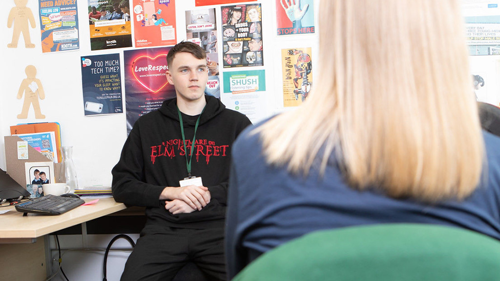 A student talking to a College advisor