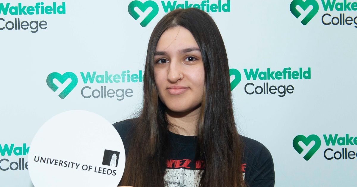 Zunaira holding up a University of Leeds sign